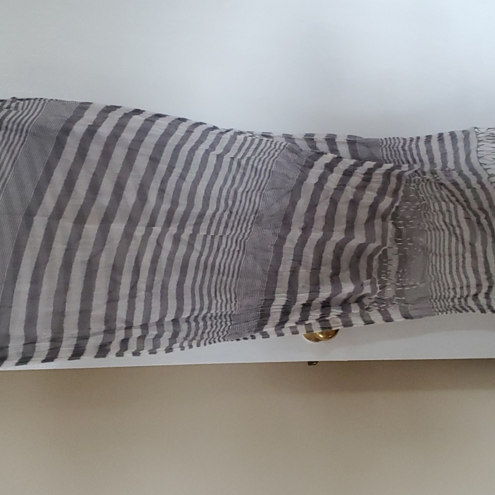 Long and soft scarves (accessories)